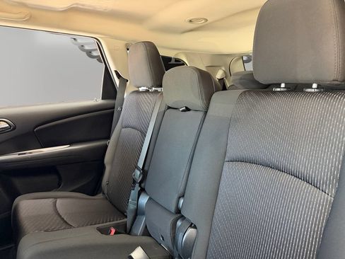 Used 2019 Dodge Journey SE FWD image 13
