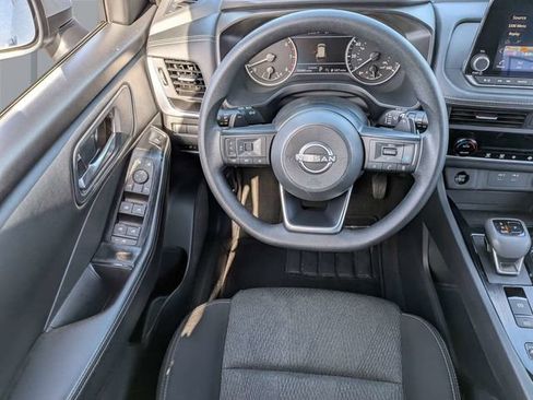 Used 2024 Nissan Rogue SV FWD image 15