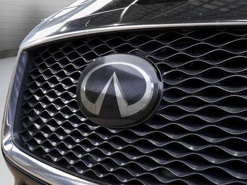 Used 2019 INFINITI Q60 3.0t Luxe w/ Essential Package image 12