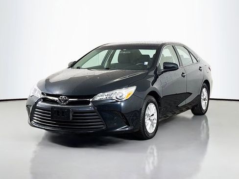 Used 2017 Toyota Camry LE image 3