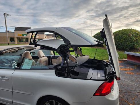 Used 2011 Volvo C70 T5 image 11