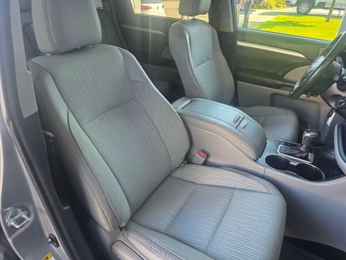 Used 2016 Toyota Highlander Plus AWD/4WD image 10
