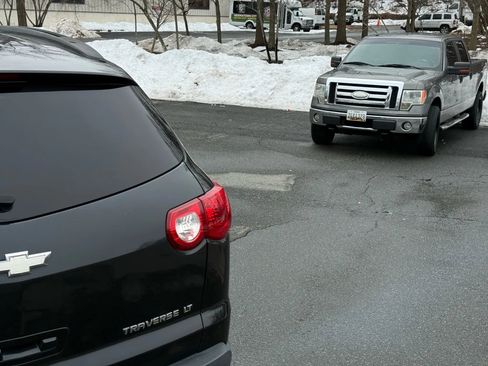 Used 2009 Chevrolet Traverse LT image 5