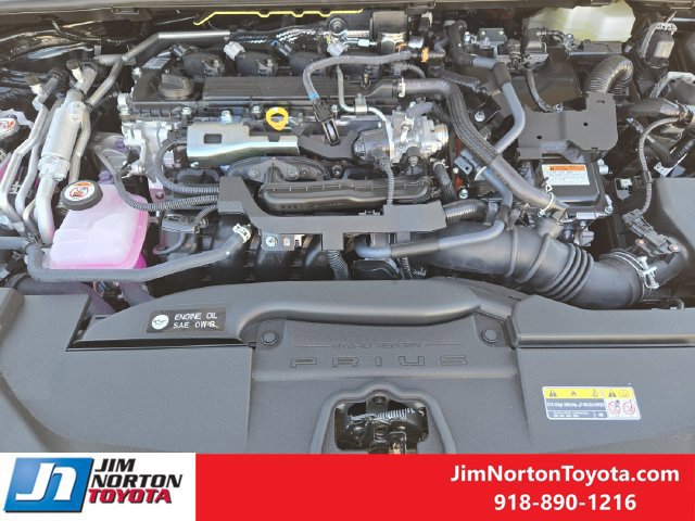 New 2027 Toyota Prius Plug-In Hybrid FWD image 11