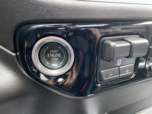 Used 2025 GMC Sierra 2500 SLT image 29