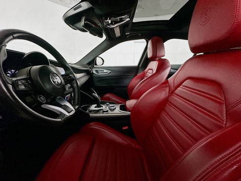 Used 2023 Alfa Romeo Giulia Veloce AWD/4WD image 21