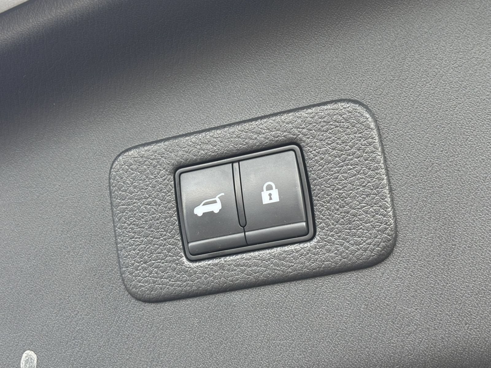 Used 2023 Nissan Armada SL AWD/4WD image 24
