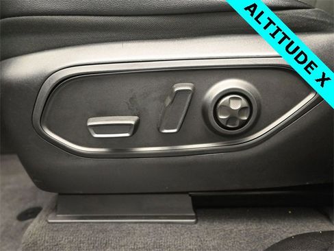 Used 2023 Jeep Grand Cherokee Altitude image 7