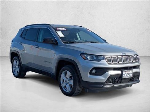Used 2022 Jeep Compass Latitude AWD/4WD image 3