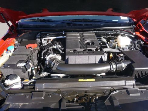 Certified 2025 Nissan Frontier PRO-4X AWD/4WD image 7