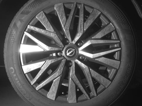 Used 2025 Nissan Altima 2.5 SV FWD image 15