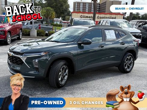 Used 2025 Chevrolet Trax LT FWD image 1