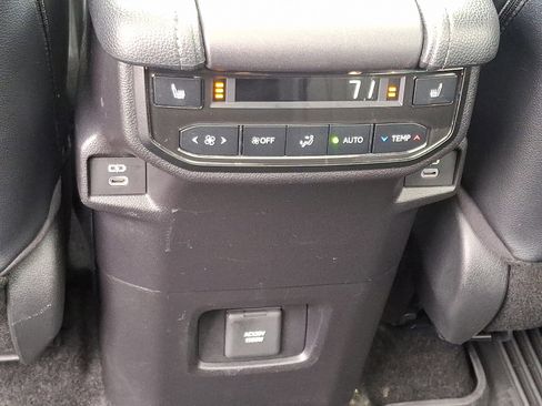 Used 2024 Toyota Grand Highlander Limited image 12