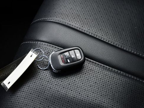 Used 2023 Honda Pilot Elite image 16