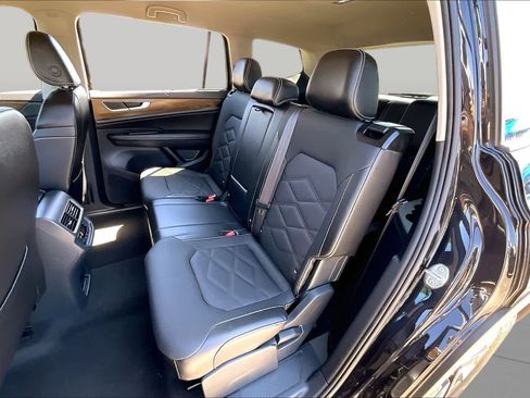Used 2024 Volkswagen Atlas SE AWD/4WD image 20