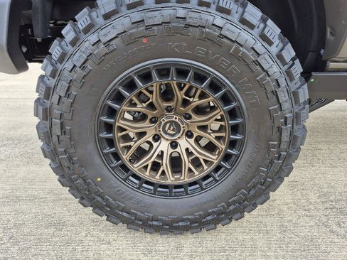 New 2025 Ford Bronco 4-Door image 19