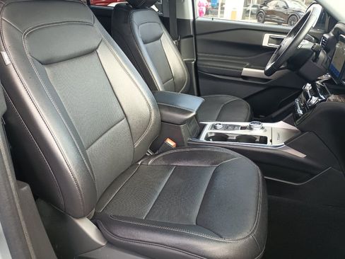 Used 2023 Ford Explorer Limited w/ Equipment Group 301A AWD/4WD image 32
