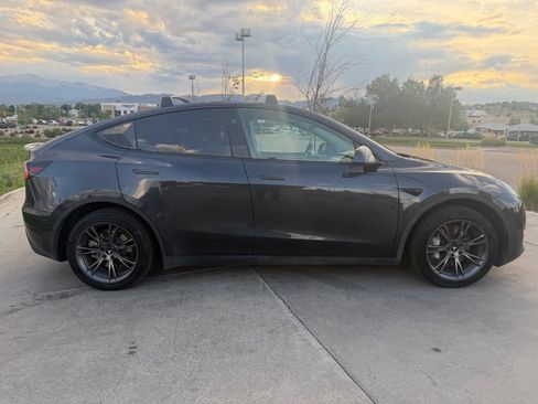 Used 2025 Tesla Model Y Long Range AWD/4WD image 8