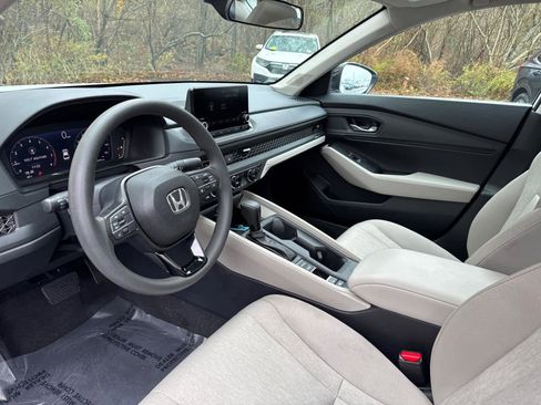 Used 2025 Honda Accord SE image 13