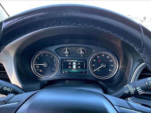 Used 2019 Buick Enclave Essence image 16