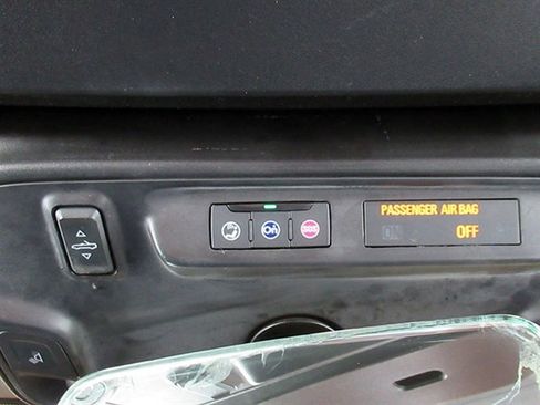 Used 2019 Chevrolet Camaro LT image 32