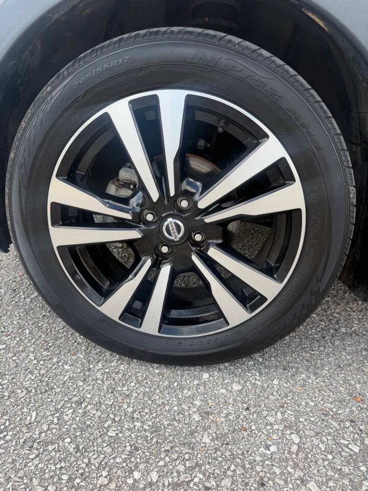 Used 2018 Nissan Kicks SV FWD image 16