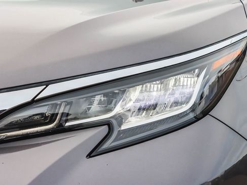 Used 2023 Toyota Sienna LE image 7