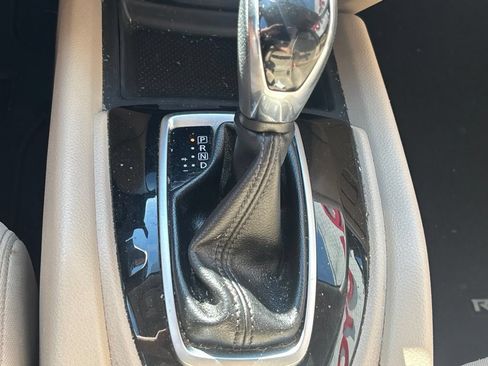 Used 2018 Nissan Rogue SV FWD image 15