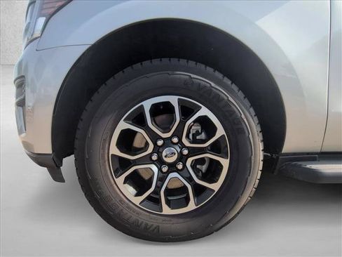 Used 2024 Ford Expedition XLT AWD/4WD image 25