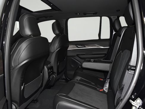 New 2026 Jeep Grand Cherokee Altitude AWD/4WD image 16