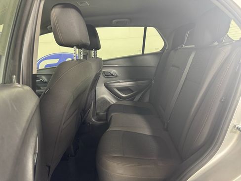 Used 2018 Chevrolet Trax LS image 29