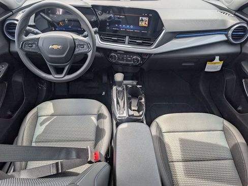 New 2026 Chevrolet Trax LT w/ Sunroof Package FWD image 29