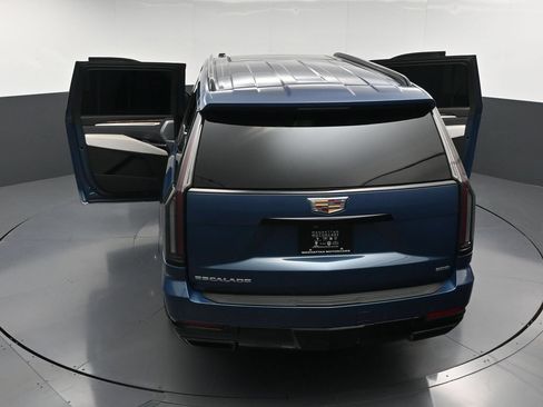 Used 2025 Cadillac Escalade ESV Sport Platinum AWD/4WD image 40