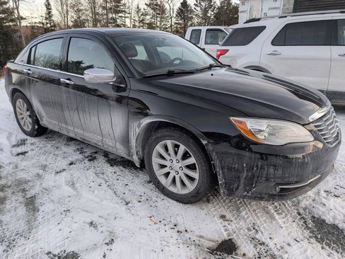 Used 2013 Chrysler 200 Limited image 3