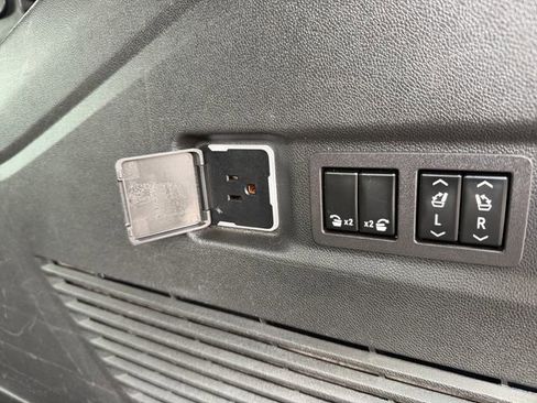 Used 2024 Chevrolet Suburban LT w/ LT Signature Plus Package AWD/4WD image 41