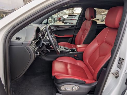 Certified 2021 Porsche Macan image 5