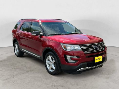 Used 2016 Ford Explorer XLT w/ Equipment Group 202A AWD/4WD image 3