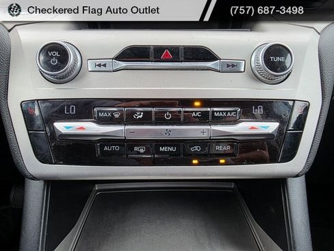 Used 2021 Ford Explorer XLT image 17