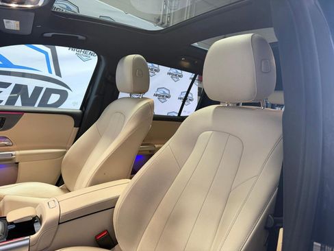 Used 2021 Mercedes-Benz GLB 250 4MATIC w/ Premium Package image 17