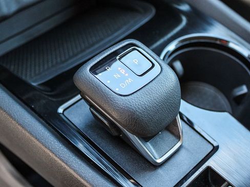 Used 2025 Nissan Rogue SV image 19