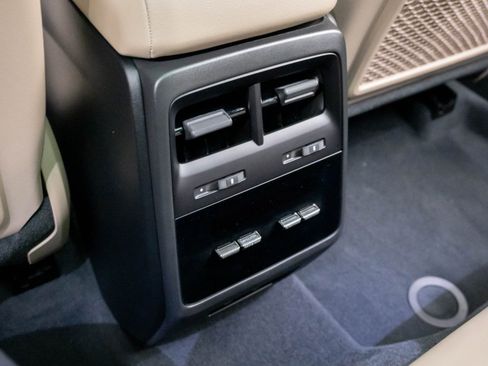 Certified 2024 Porsche Macan 4 Electric image 19