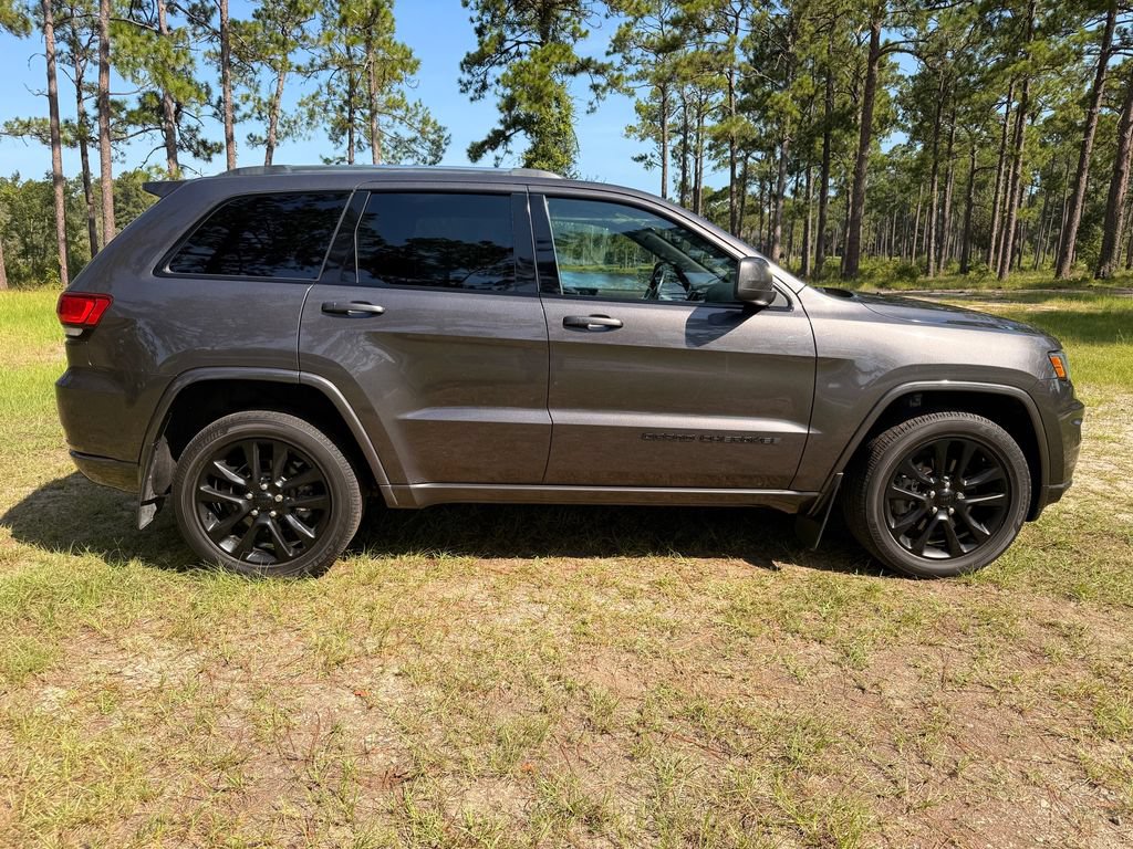 Used 2021 Jeep Grand Cherokee Altitude AWD/4WD image 6