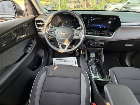 Used 2024 Chevrolet TrailBlazer LT w/ LT Cold Weather Package AWD/4WD image 12