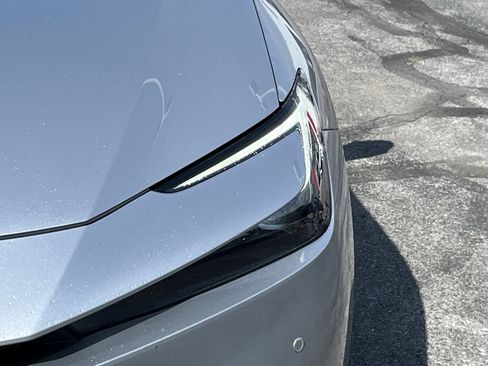 Used 2024 Toyota Prius XLE image 10