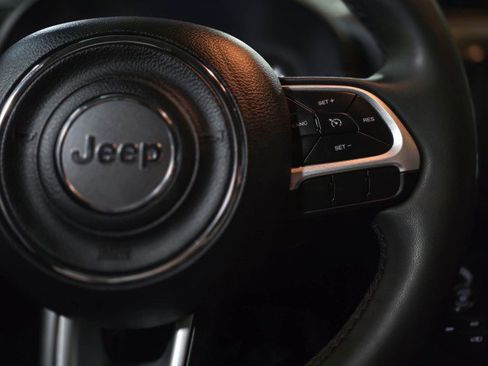 Used 2021 Jeep Renegade Latitude AWD/4WD image 18
