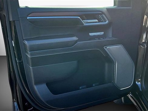 Used 2025 GMC Sierra 1500 Denali w/ Technology Package image 17