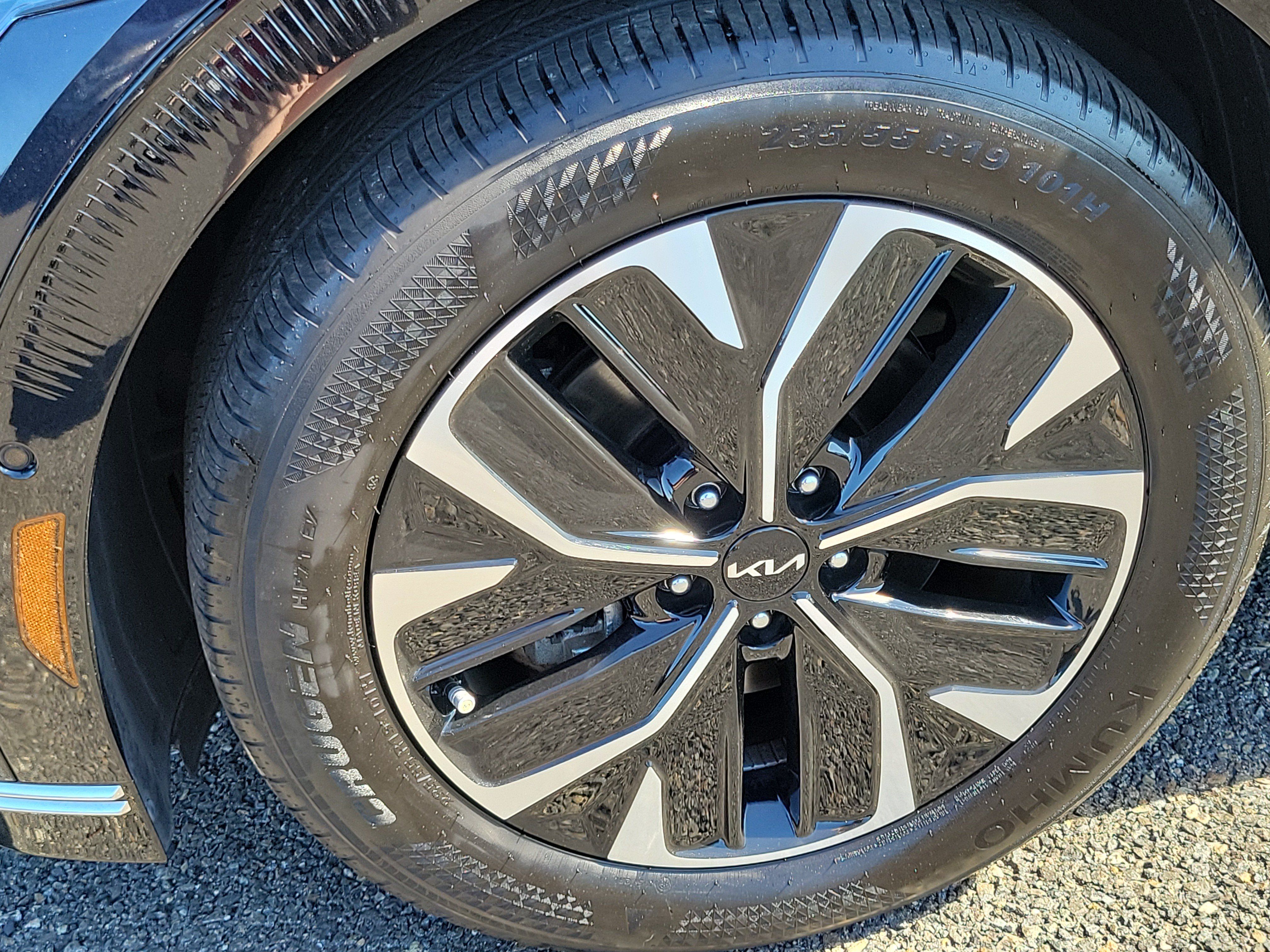 Used 2024 Kia EV6 Wind w/ Wind Technology Package RWD image 9