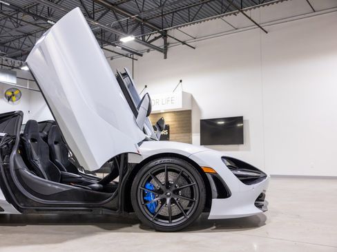 Used 2020 McLaren 720S Performance image 25