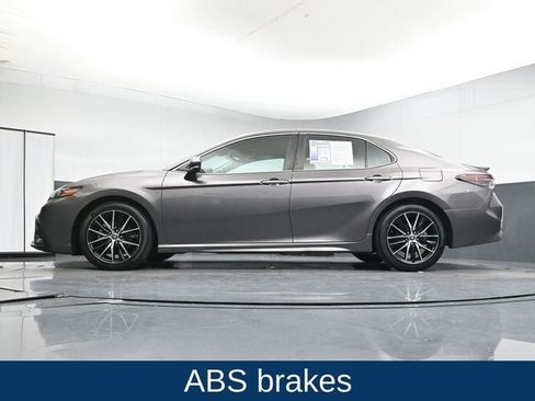 Used 2022 Toyota Camry SE w/ Convenience Package FWD image 29