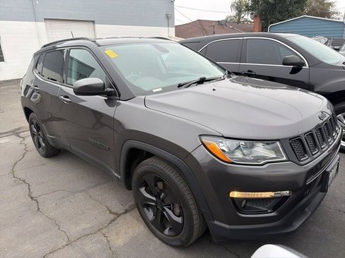 Used 2021 Jeep Compass Latitude image 1